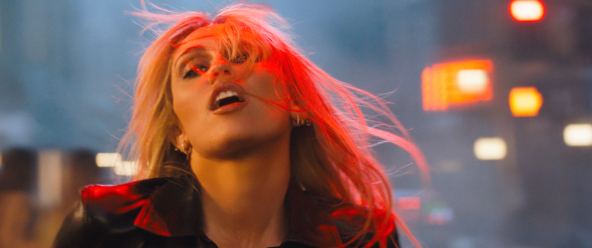 Miley Cyrus: Bass Persuasion
