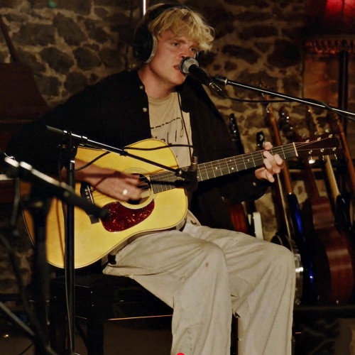 Keo Eyes First UK No. 1 Album With Put A Smile On For Me